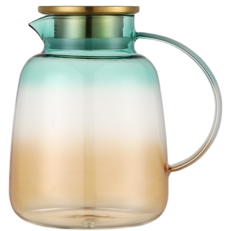 Poate prelucra și personaliza diverse vase și ochelari de sticlă