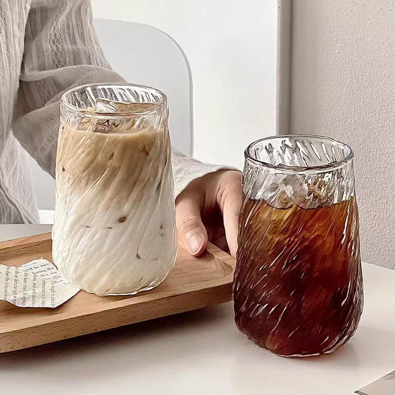 Există multe tipuri de produse din sticlă în China