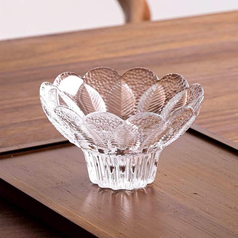 Salata de salată de relief de petale transparente de mare valoare