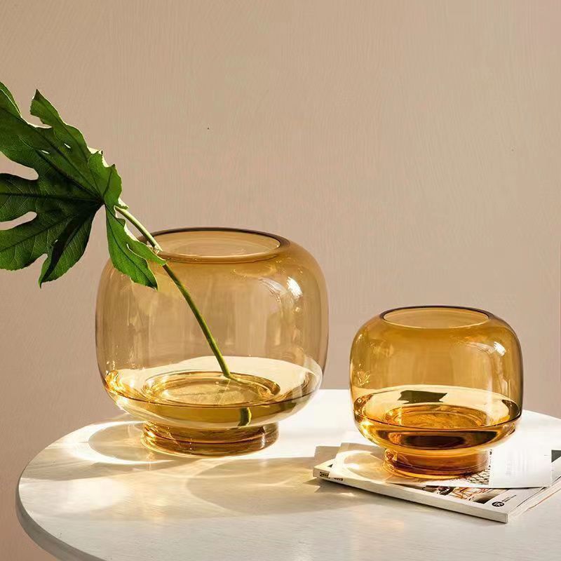 Vază rotundă demnă de Instagram cu o burtă mare