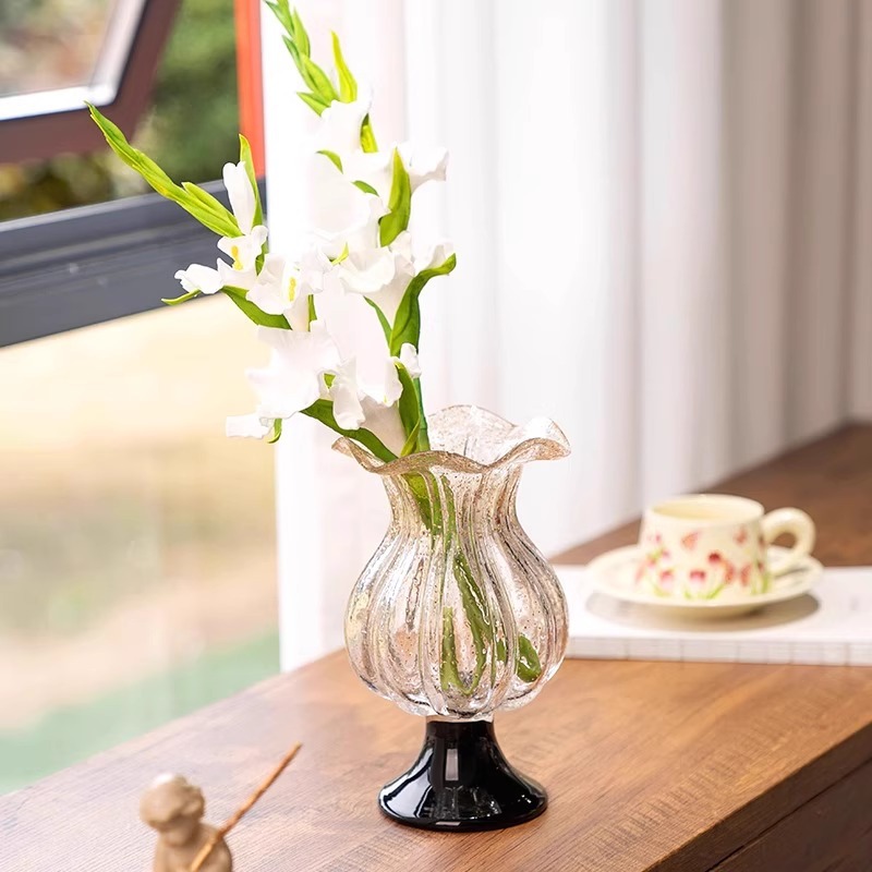 Vază înaltă de sticlă în stil vintage cu pete de aur de lux