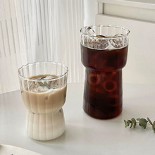 Cupa de sticlă transparentă cu model vertical care se îmbrăcă talie