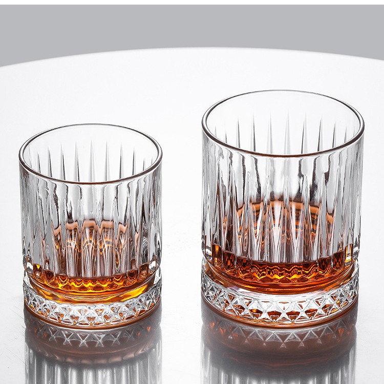 Pahar de whisky cu bază de diamant cu model vertical