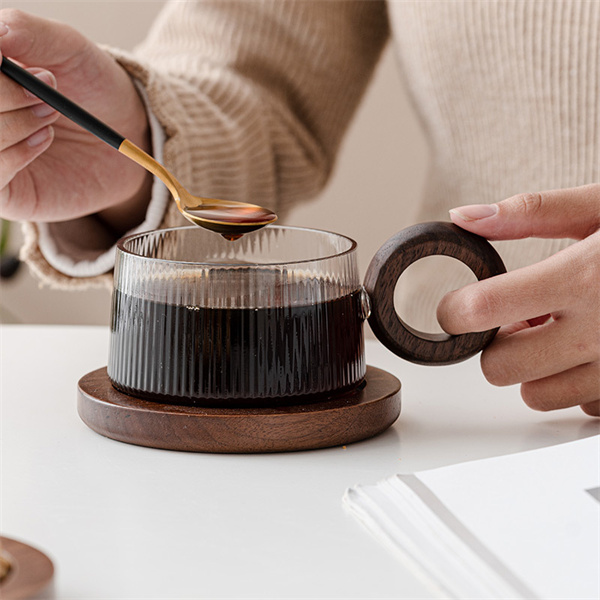 Cană de cafea din sticlă cu model vertical