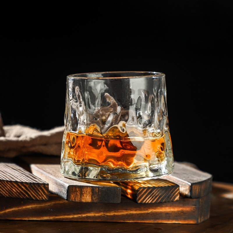 Pahar rotativ pentru whisky